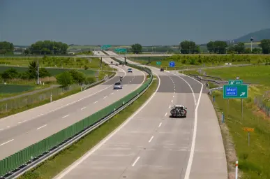 Tuzemská dálniční a silniční síť se má po roce 2050 rozrůst o dalších 635 kilometrů. Foto: ŘSD